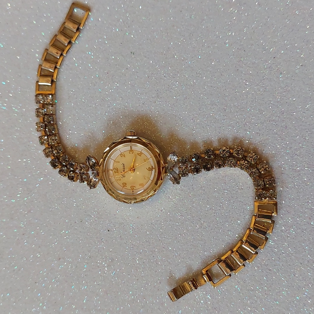 Classic Precision Mechnical Womans Hand Wind Goldtone Vintage Watch